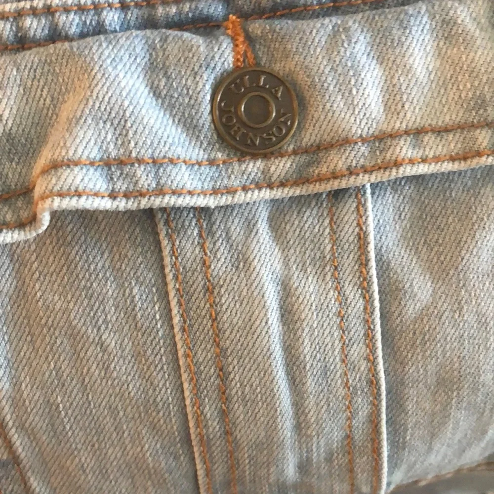 Ulla Johnson High-Rise Wide Leg Light Wash Ellis Jeans, Size 6. - Picture 15 of 15
